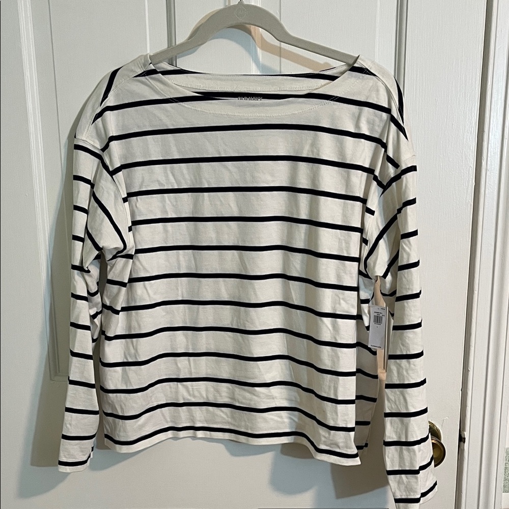 NWT Old Navy Black and White Striped Long Sleeve Top Size L
